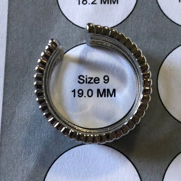 🔮 5/$25 Charming Charlie‎ Faux Stackable Rings - Picture 5 of 5